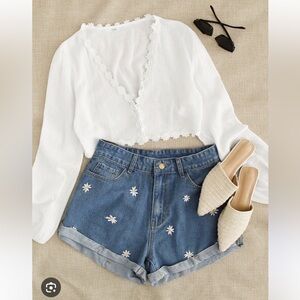 EUC- SHEIN Daisy Denim Shorts